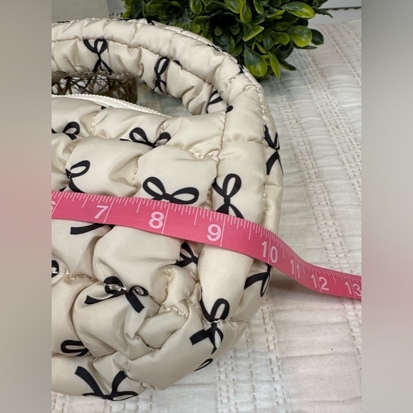Small Puffer Bag Cream with Black Bows - Picture 8 of 8